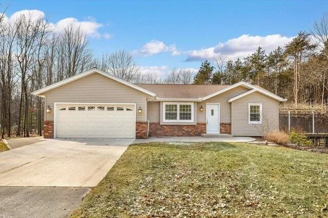 3 Bedroom 2.5 Bath In West Olive MI 49460 for Sale