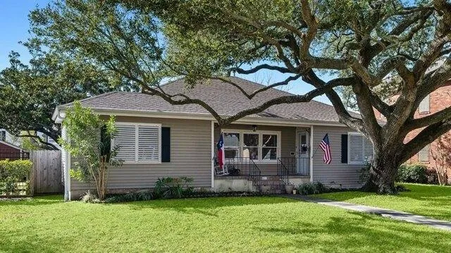 3 Bedroom 2 Bath In Galveston TX 77551 for Sale
