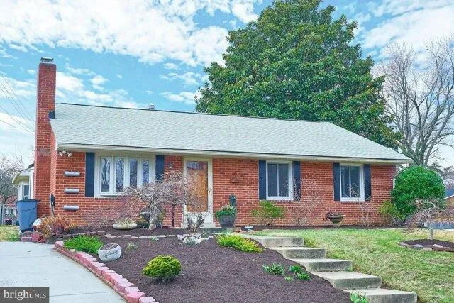3 Bedroom 1.5 Bath In Alexandria VA 22312 for Sale