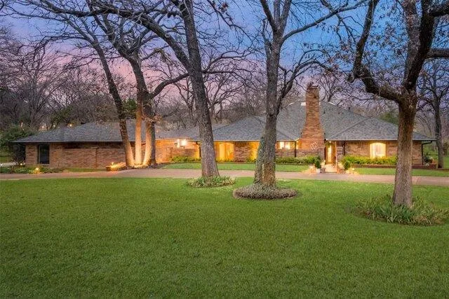 4 Bedroom 3 Bath In Highland Village TX 75077 for Sale