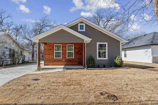 813 RITCHEY ST, Gainesville, TX 76240 Single Family Residence For Sale  MLS# 20536067