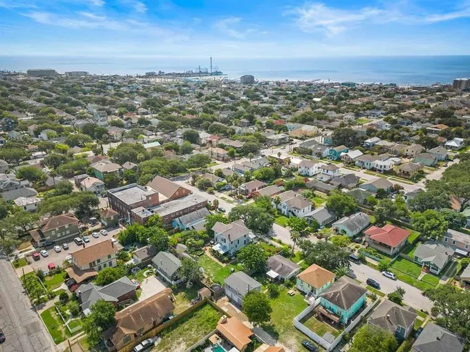 3919 AVENUE O, Galveston, TX 77550 Single Family Residence For Sale  MLS# 25543202