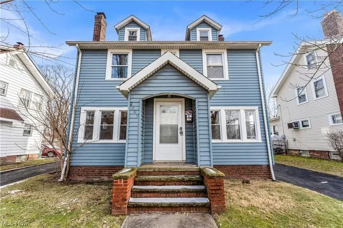 Single Family Residence, Colonial - Cleveland Heights, OH  2359 S Taylor Rd for Sale