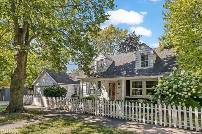 2024 Cleveland St, Evanston, IL 60202 - MLS 11985717 for Sale