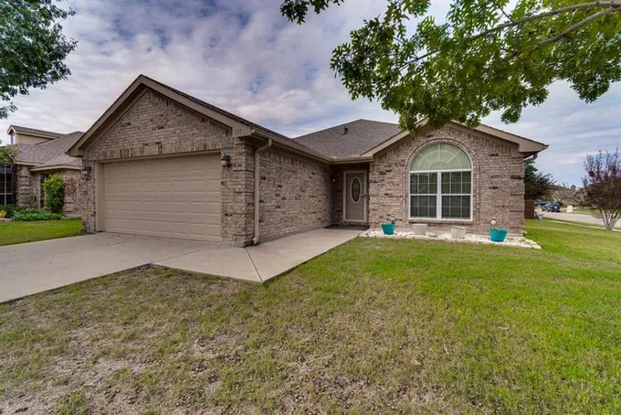 333 Hacienda Dr, Waxahachie, TX 75165 for Sale