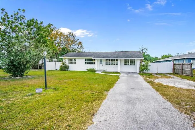 303 Linden Dr, ELLENTON, FL 34222  MLS# O6182832 for Sale