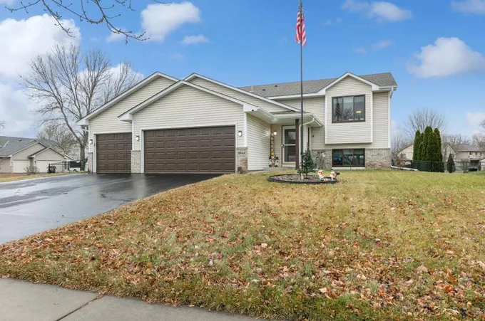 8944 Farmstead Ave, Monticello, MN 55362 - MLS 6469426 for Sale