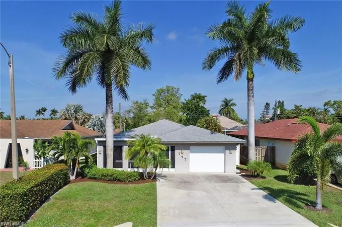 747 106th Avenue North, Naples, FL 34108 for Sale