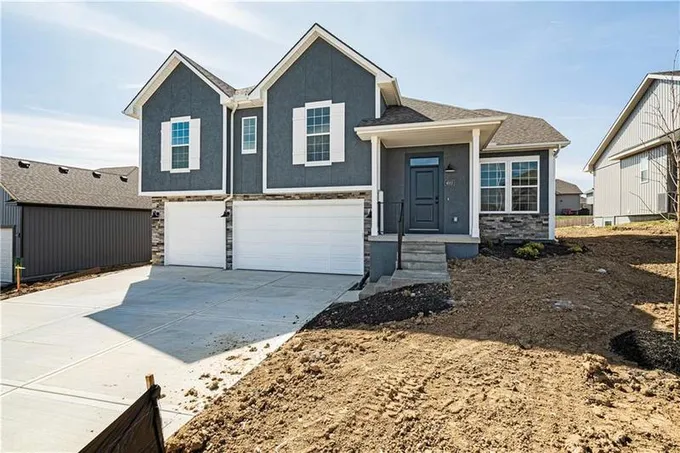 4003 Northwest 95th Terrace, Kansas City, MO 64154 for Sale