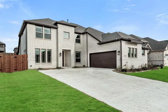 2916 Emerald Trace Drive, Denton, TX 76226 for Sale