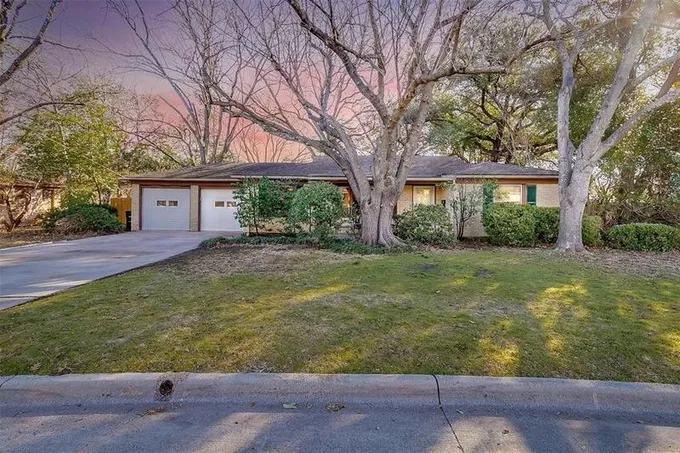 Benbrook, Tarrant County, TX House for sale Property ID: 418795452