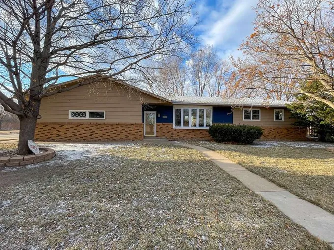 1112 9th St SW, Huron, SD 57350  628461524 for Sale