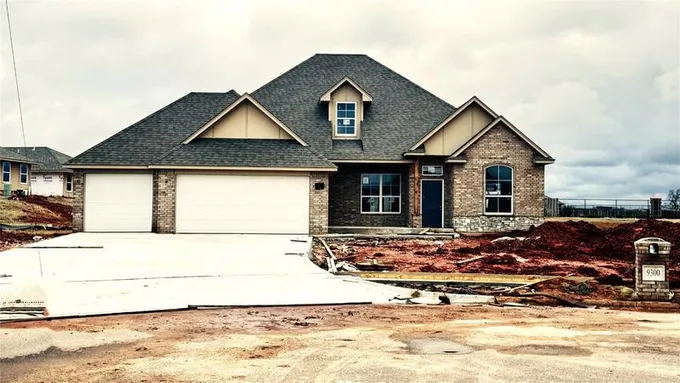 9300 SW 45th Ct, Oklahoma City, OK 73179  MLS# 1097700 for Sale