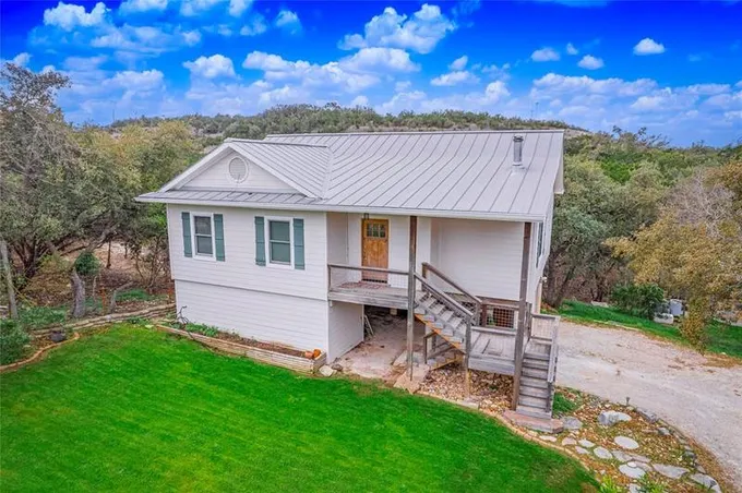 515 Valley Rdg, Canyon Lake, TX 78133 for Sale