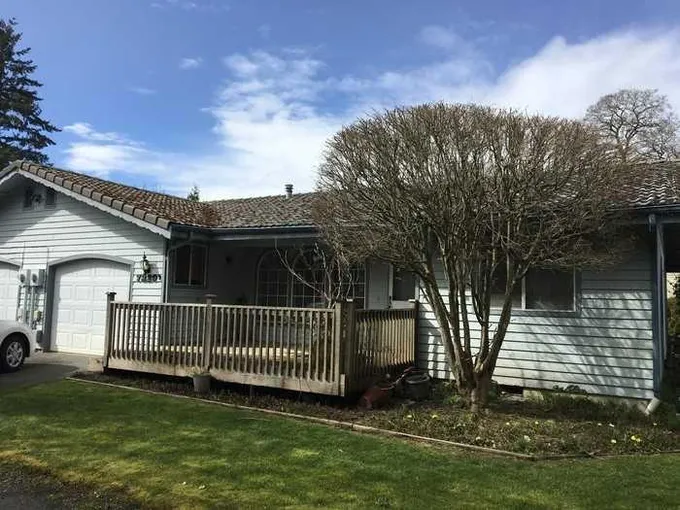 Tacoma 2bdr 2bath duplex w/ 1 car garage!  7320 20th Ave E #A for Sale