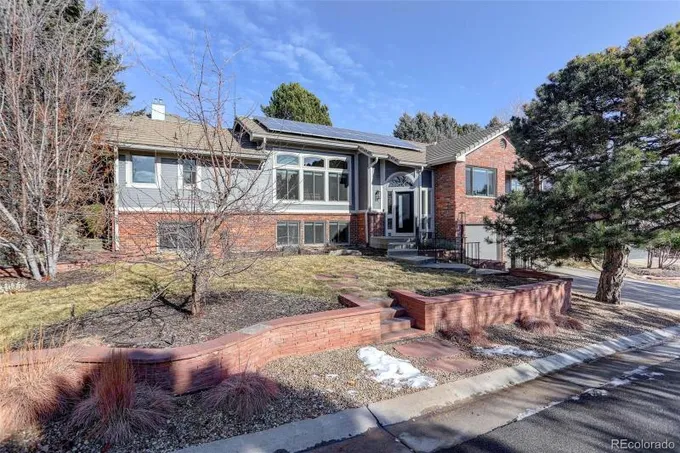 13815 West 58th Drive, Arvada, CO 80004 for Sale