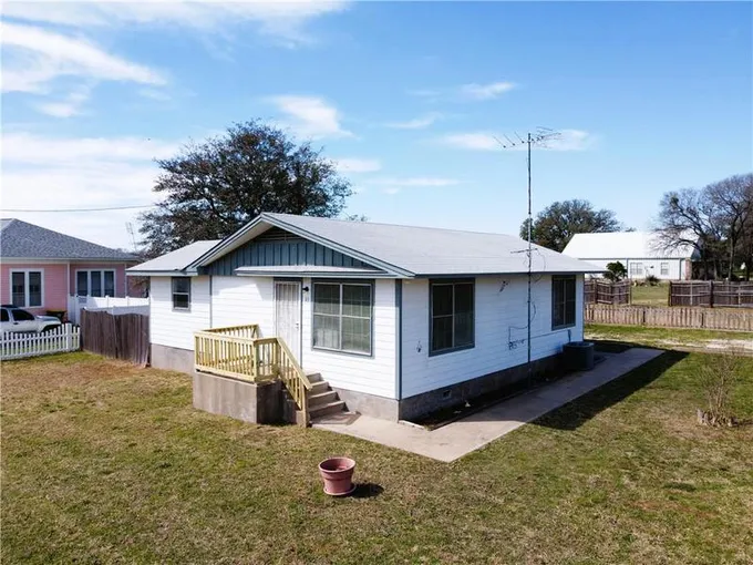 103 S GREENBRIAR RD, Whitney, TX 76692 Single Family Residence For Sale  MLS# 220719