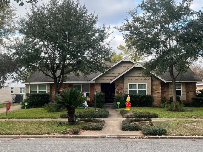 7622 Twin Hills Dr, Houston, TX 77071 for Sale