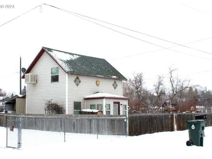1504 11TH ST, Baker City OR 97814 for Sale
