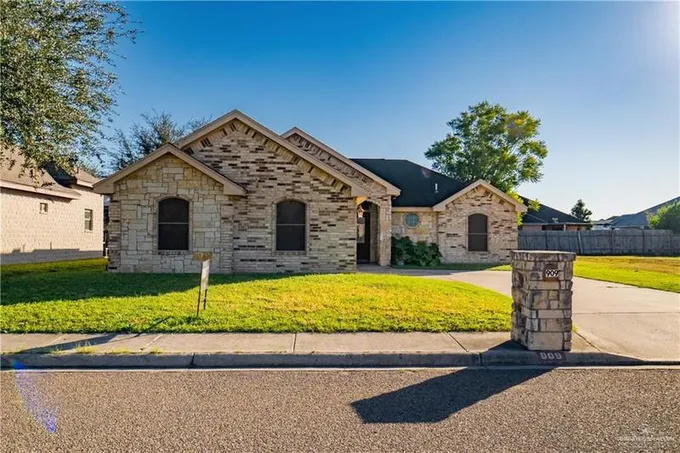 909 West B Street, Mission, TX 78572 for Sale
