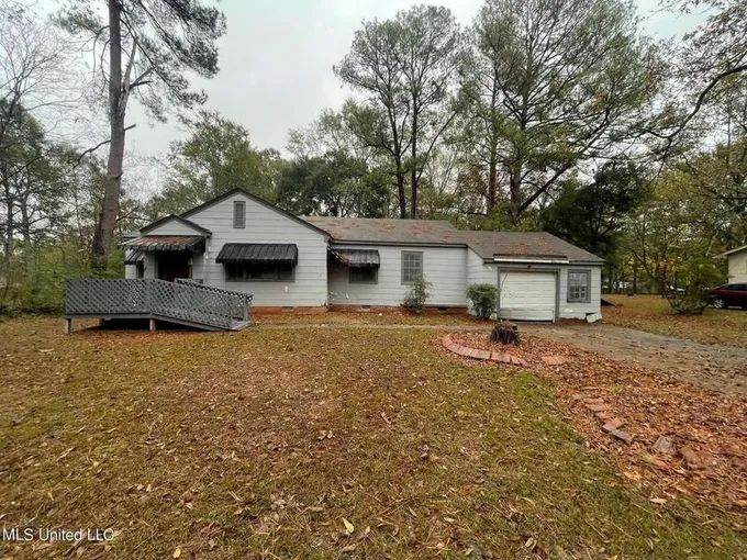 4526 Hanging Moss Road, Jackson, MS 39206  611066089 for Sale