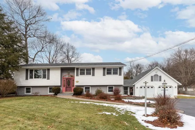 386 Shady Lane, Colchester, VT 05446 for Sale