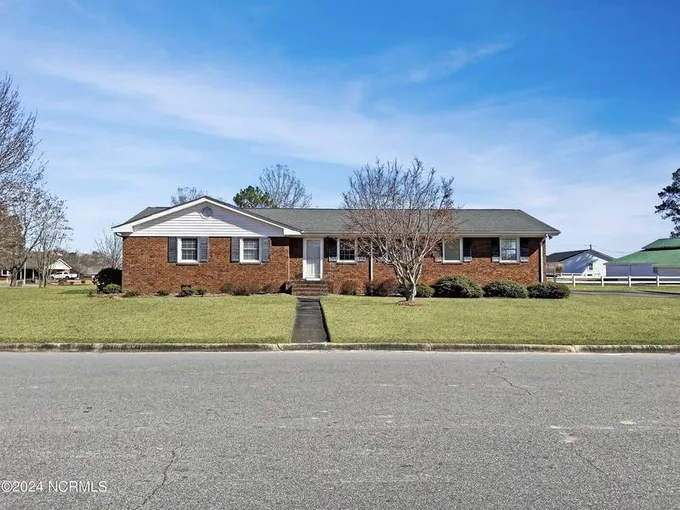 17 Red Robin Drive, Dunn, NC 28334  624935755 for Sale