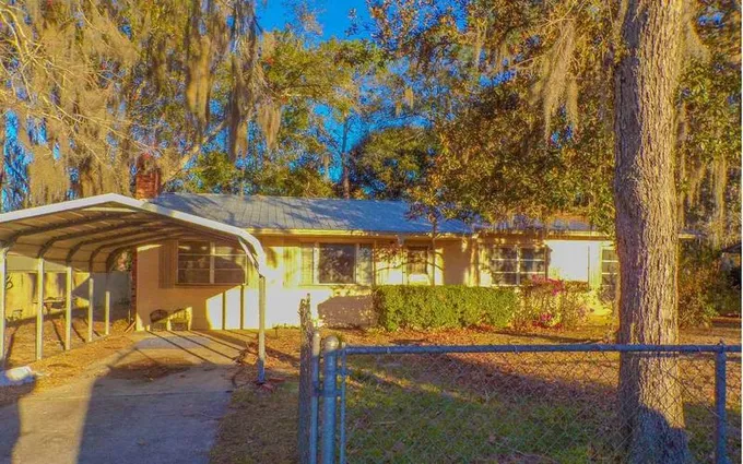 Single Family Home - Lake City, FL  637 637 SE HOLIDAY R for Sale