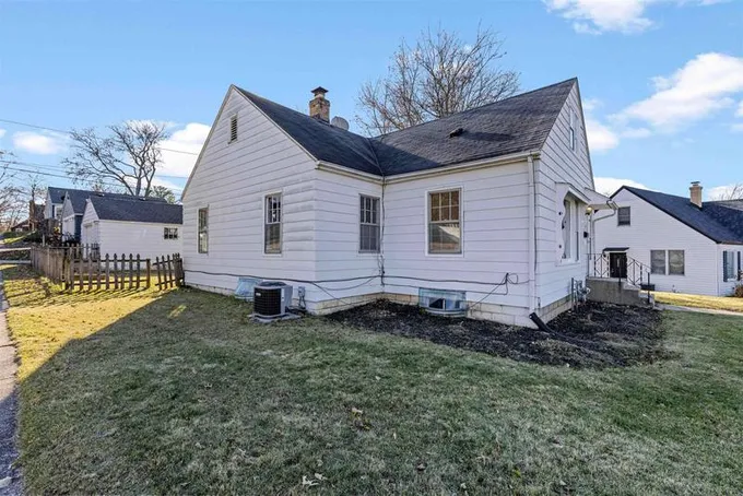 2104 Idaho Parkway, Rockford, IL 61108 for Sale