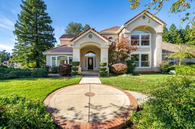 2444 Birchwood Circle, Redding, CA 96002 for Sale
