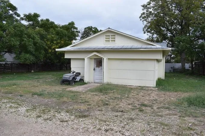 706 S Llano St, Junction, TX 76849 for Sale