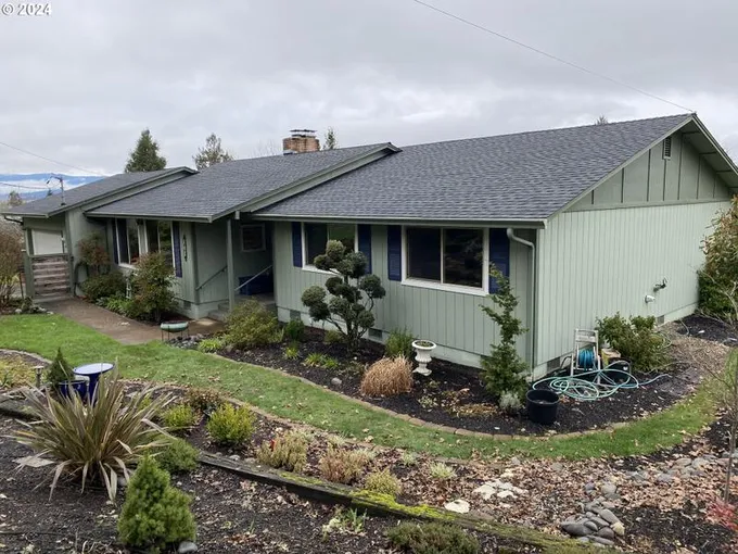 515 Southeast Pear Street, Oakland, OR 97462 for Sale