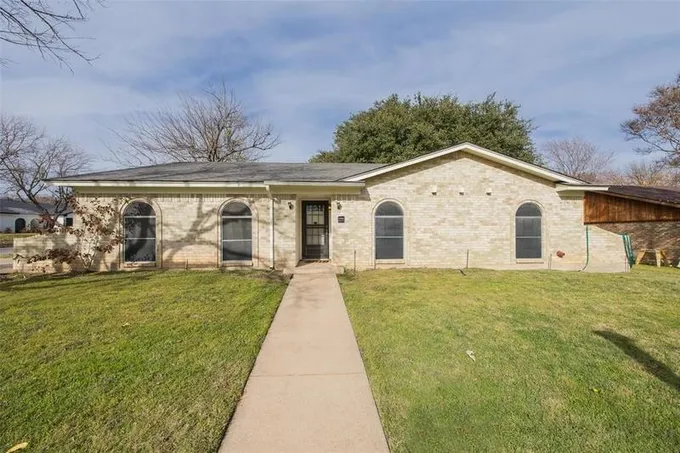 Single Family Residence, Traditional - North Richland Hills, TX  7701 Evergreen Ave for Sale