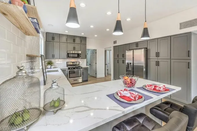 210 SUNLIGHT PEAK ST, Henderson, NV 89012 Single Family Residence For Sale  MLS# 2560304
