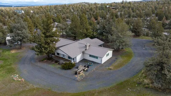 7043 Highland Drive, Powell Butte OR 97753 for Sale