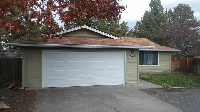 For rent 6 blocks from St. Charles Hospital  1918 Ne Diablo Way for Sale