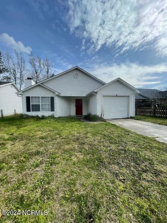 Single Family Residence - Jacksonville, NC  3014 E Windgate Ct for Sale
