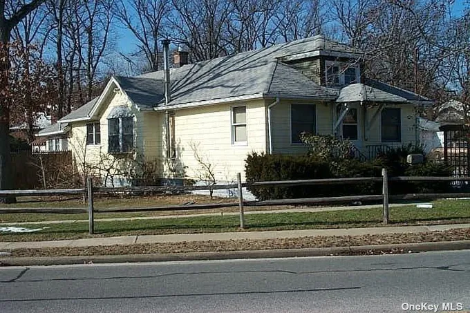 56 Heisser Lane, Farmingdale, NY 11735 for Sale