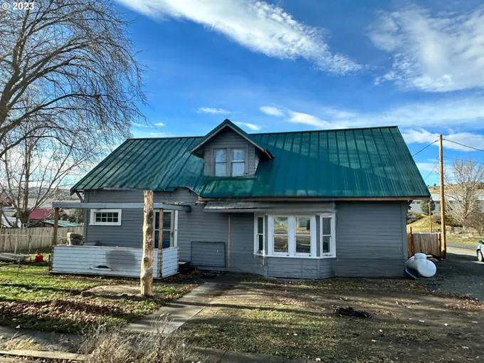 303 RUTLEDGE ST, Fossil, OR 97830 Single Family Residence For Sale  MLS# 23395516