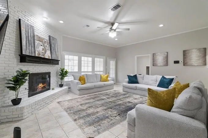 2720 Winding Hollow Ln, Arlington, TX 76006 for Sale