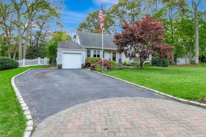 32 Orchid Drive, Port Jefferson Station, NY 11776 for Sale