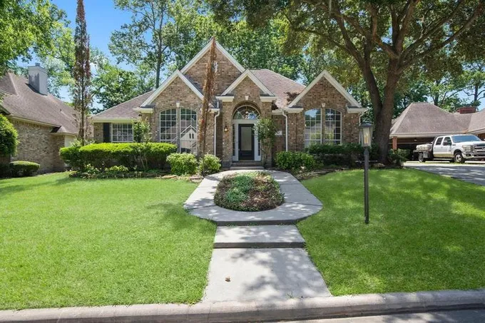 82 Edgewood Dr, Montgomery, TX 77356 for Sale