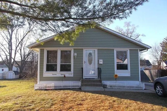 East End, ROUND LAKE BEACH, IL 60073  614861995 for Sale
