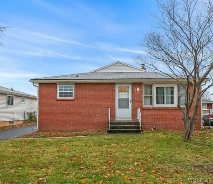 72 CASTLEWOOD DR, Cheektowaga, NY 14227 Single Family Residence For Sale  MLS# B1515632
