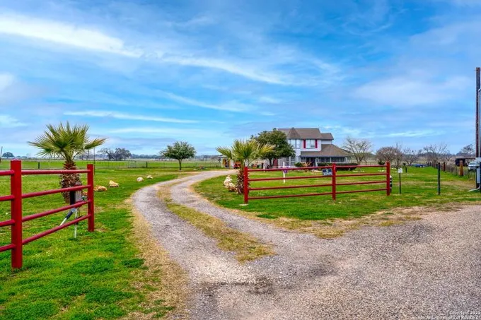 20 South View, Lytle, TX 78052 for Sale