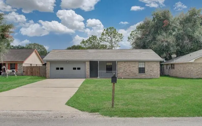 2724 Golden Ave, Bay City, TX 77414 for Sale