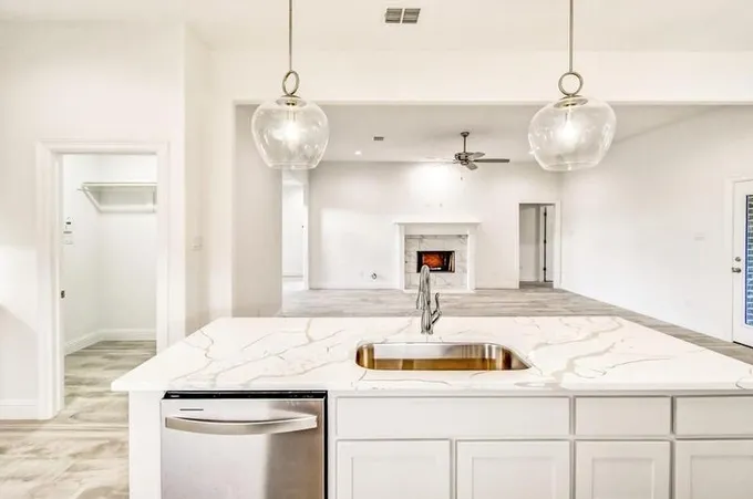 6905 Azure Hl Rd, Benbrook, TX 76126 - MLS 20533989 for Sale
