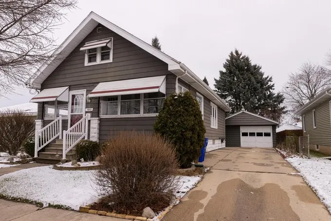 7607 39th Avenue, Kenosha, WI 53142 for Sale