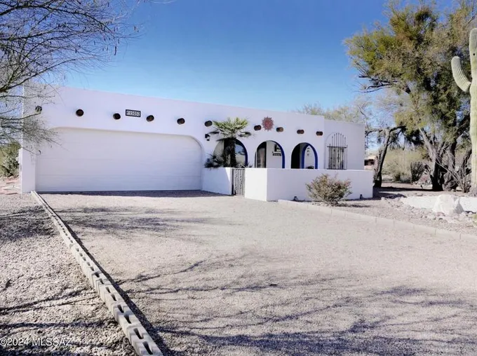 1505 N Paseo Del Cervato, Green Valley, AZ 85614 - MLS 22401497 for Sale