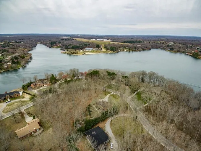 Dream Home in the enchanting Holiday Lake for Sale